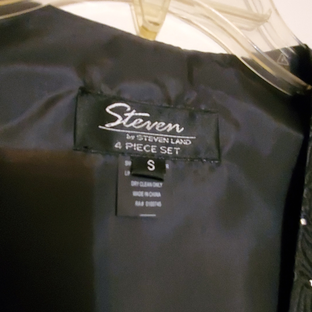 Mens Vest - Picture 2 of 3